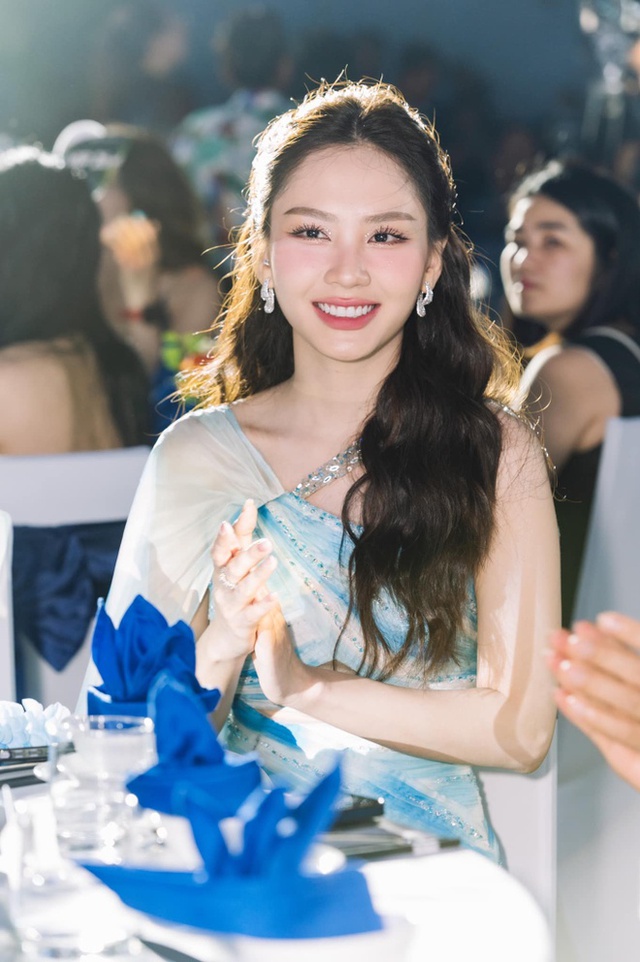1 người đẹp nối gót Hoa hậu Đỗ Hà thông báo rời khỏi công ty Sen Vàng- Ảnh 6. 1 người đẹp nối gót Hoa hậu Đỗ Hà thông báo rời khỏi công ty Sen Vàng- Ảnh 6.