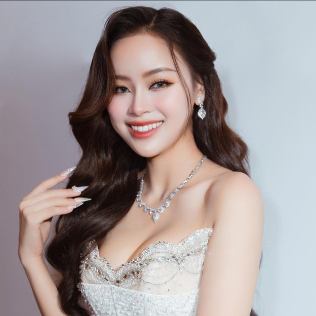 1 người đẹp nối gót Hoa hậu Đỗ Hà thông báo rời khỏi công ty Sen Vàng- Ảnh 1. 1 người đẹp nối gót Hoa hậu Đỗ Hà thông báo rời khỏi công ty Sen Vàng- Ảnh 1.