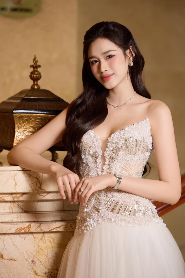 1 người đẹp nối gót Hoa hậu Đỗ Hà thông báo rời khỏi công ty Sen Vàng- Ảnh 5. 1 người đẹp nối gót Hoa hậu Đỗ Hà thông báo rời khỏi công ty Sen Vàng- Ảnh 5.