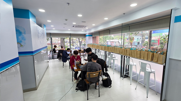 GS25 đổ bộ Hà Nội: Có gì hot tại chuỗi cửa hàng tiện lợi Hàn Quốc khiến genZ đội mưa đi trải nghiệm?- Ảnh 12.