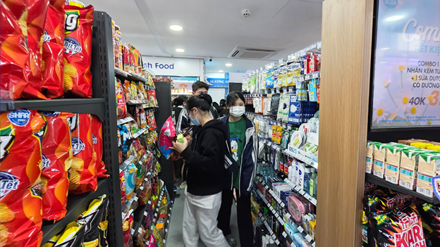 GS25 đổ bộ Hà Nội: Có gì hot tại chuỗi cửa hàng tiện lợi Hàn Quốc khiến genZ đội mưa đi trải nghiệm?- Ảnh 7.