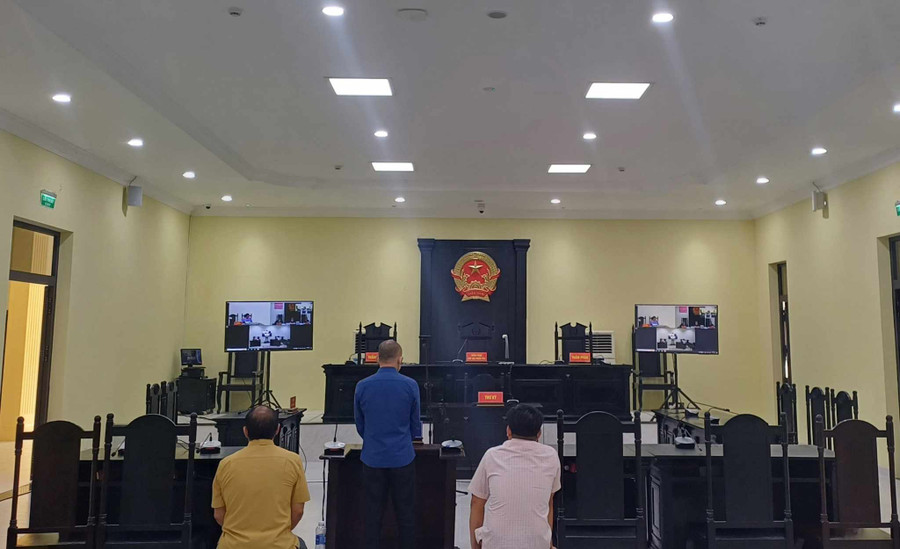 Cha con 'đại gia' điện gió miền Tây được giảm án- Ảnh 2. Cha con 'đại gia' điện gió miền Tây được giảm án- Ảnh 2.