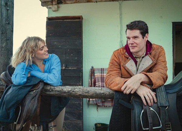 Nhờ phim Sex Education mà tôi kịp bình tĩnh khi phát hiện kho tàng nhạy cảm của con trai: Cách giải quyết sau đó khiến cả nhà vui vẻ- Ảnh 1.