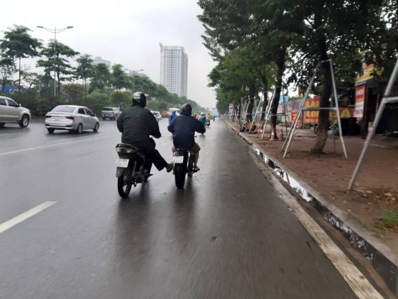 Điều khiển xe để đẩy xe của người khác có bị phạt?- Ảnh 1.