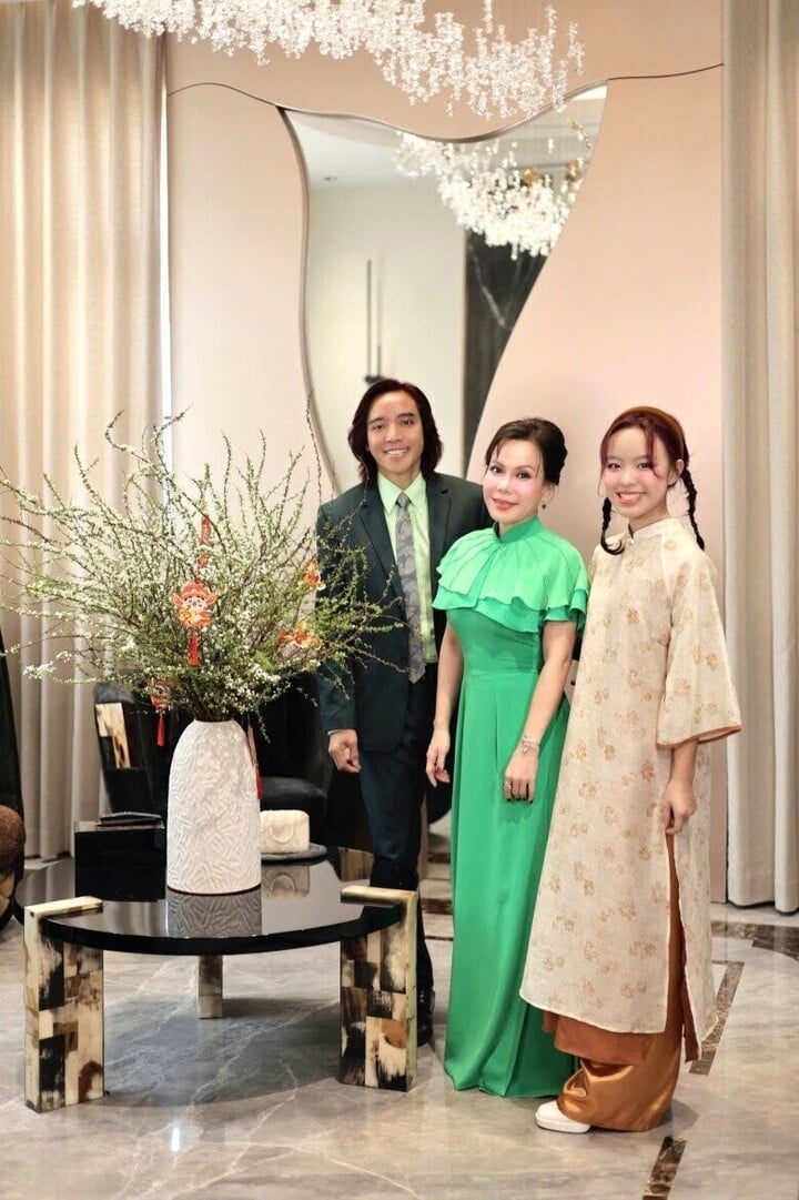 Con gái Việt Hương ở biệt thự 300 tỷ, làm nhân viên bán hàng- Ảnh 2.