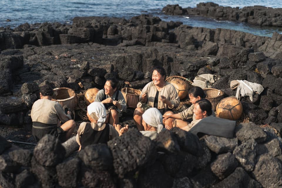 Hải nữ là nghề gì mà khiến IU "khóc rống", nằng nặc không cho con gái theo trong "Khi cuộc đời cho bạn quả quýt"?- Ảnh 9.