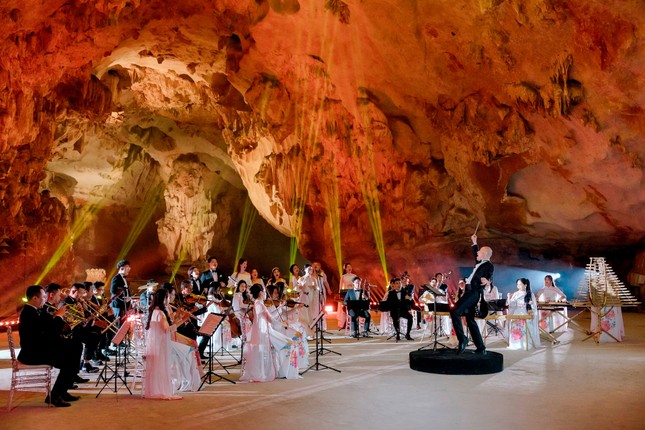 Lộ diện doanh nghiệp 'hô biến' danh thắng hang động thành nơi đám cưới, tiệc tùng- Ảnh 2.