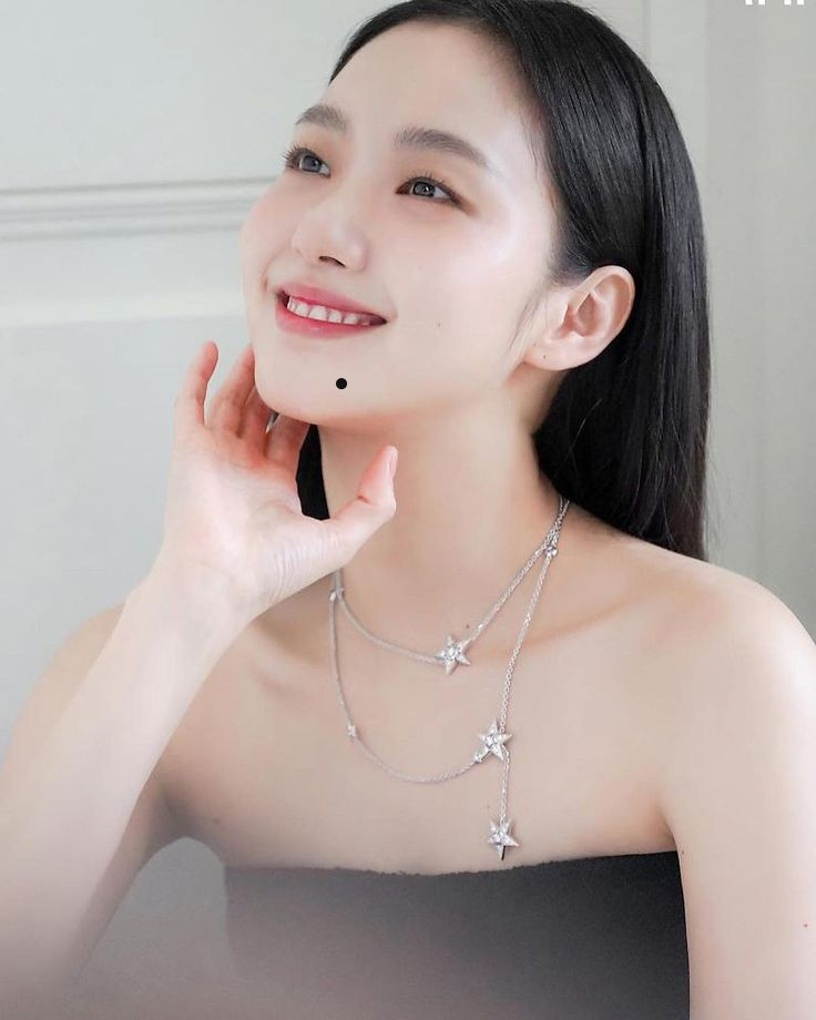 Nốt ruồi ở cằm dự báo điều gì về tài lộc hậu vận, điền sản đất đai?- Ảnh 1. Nốt ruồi ở cằm dự báo điều gì về tài lộc hậu vận, điền sản đất đai?- Ảnh 1.