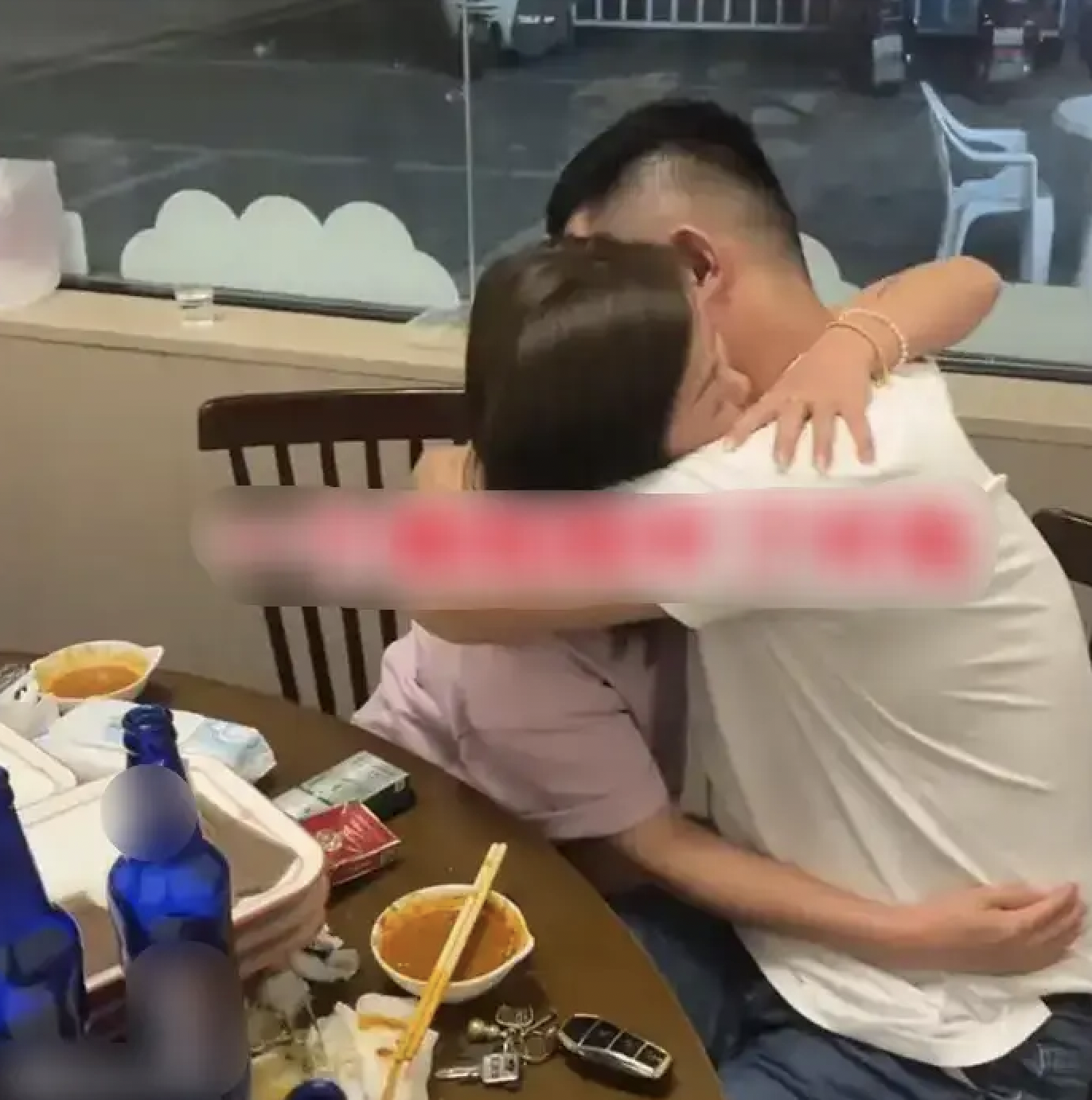 "Đến tuổi đó rồi, còn đi họp lớp để gặp người yêu cũ làm cái gì nữa?" - câu chuyện đang khiến cả MXH Trung Quốc bức xúc- Ảnh 5.