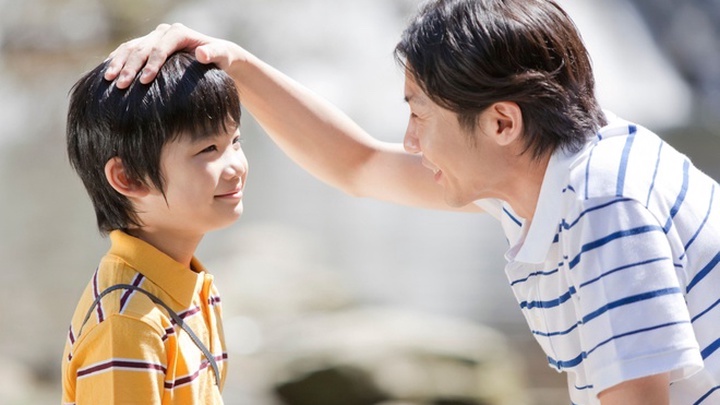 “Cú tát” của Liang Wenfeng, người sáng lập DeepSeek, khiến vô số phụ huynh tỉnh ngộ: Mối nguy hiểm lớn nhất của giáo dục là nhốt trẻ em vào "lồng nhận thức"!- Ảnh 2.