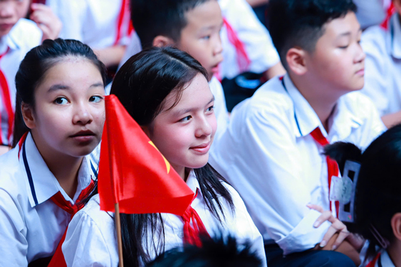 Việc dạy học 5 ngày/tuần để học sinh nghỉ thứ bảy, chủ nhật được kỳ vọng tạo điều kiện cho các em có thêm thời gian tự học, tự bồi dưỡng, tham gia hoạt động cộng đồng, xã hội... Việc dạy học 5 ngày/tuần để học sinh nghỉ thứ bảy, chủ nhật được kỳ vọng tạo điều kiện cho các em có thêm thời gian tự học, tự bồi dưỡng, tham gia hoạt động cộng đồng, xã hội...