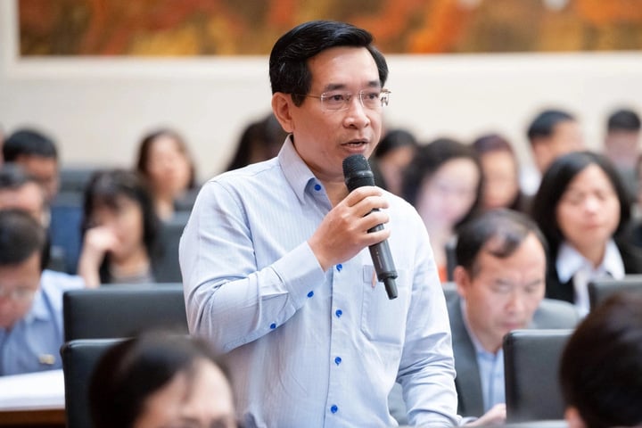 ĐBQH: Nên đốt thẻ Visa cho người âm để tránh ô nhiễm- Ảnh 1. ĐBQH: Nên đốt thẻ Visa cho người âm để tránh ô nhiễm- Ảnh 1.
