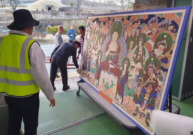 Nhà sư rơi nước mắt trước tro tàn của ngôi chùa 1300 tuổi: Nhà sư rơi nước mắt trước tro tàn của ngôi chùa 1300 tuổi: