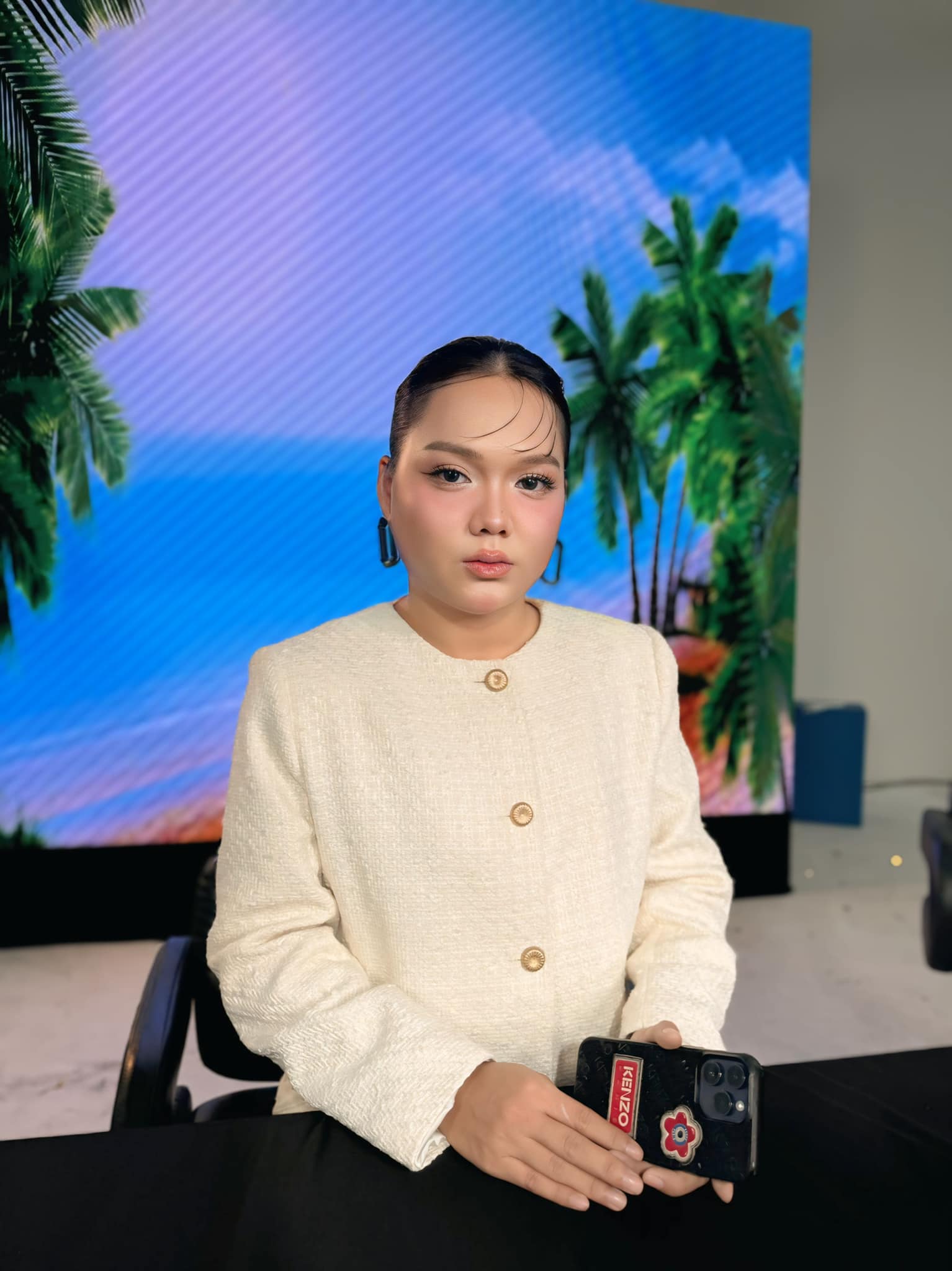 Tròn 1 tháng bùng drama từ thiện, Phạm Thoại đang ở đâu?- Ảnh 1.