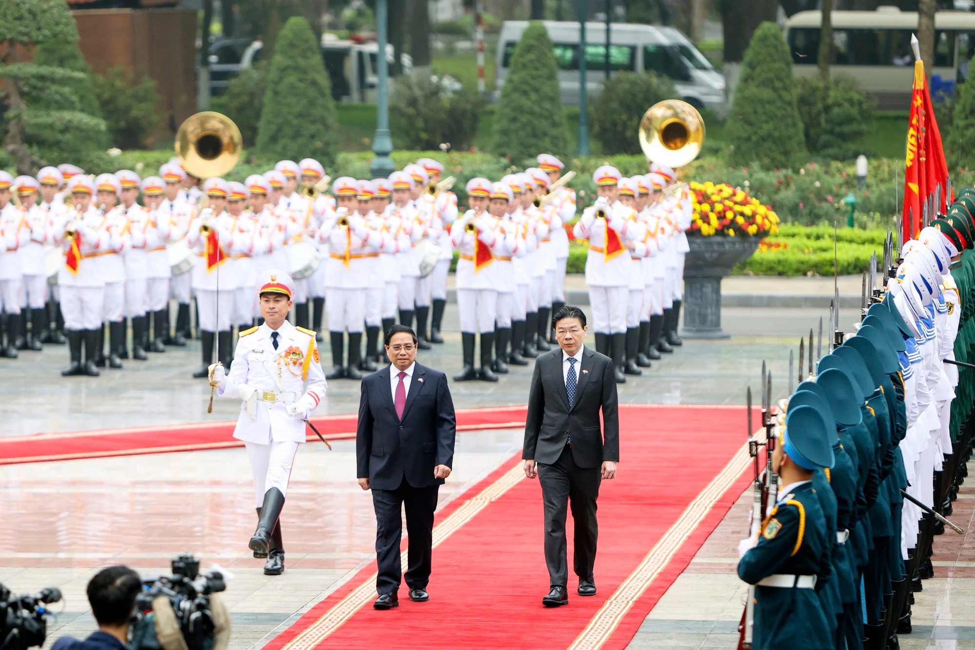 Bùng nổ MXH: Thủ tướng Singapore đăng video cùng Thủ tướng Phạm Minh Chính lên TikTok, chèn nhạc Bắc Bling remix- Ảnh 1. Bùng nổ MXH: Thủ tướng Singapore đăng video cùng Thủ tướng Phạm Minh Chính lên TikTok, chèn nhạc Bắc Bling remix- Ảnh 1.