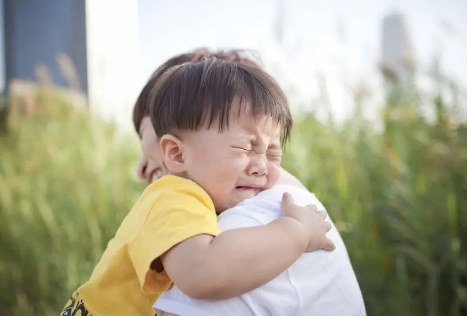 Không phải đánh đập hay la mắng, 4 thứ này của cha mẹ mới tàn phá khủng khiếp tương lai con- Ảnh 1.