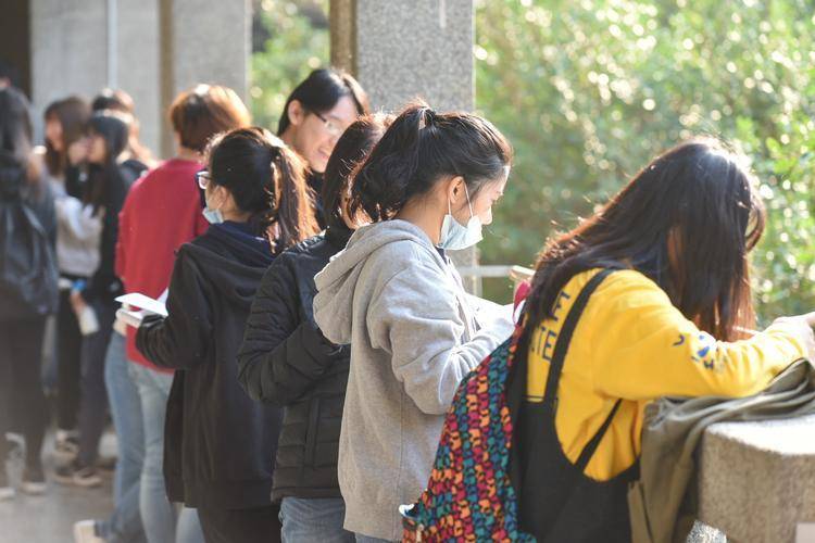 Bà mẹ U40 gây bão khi phán: 