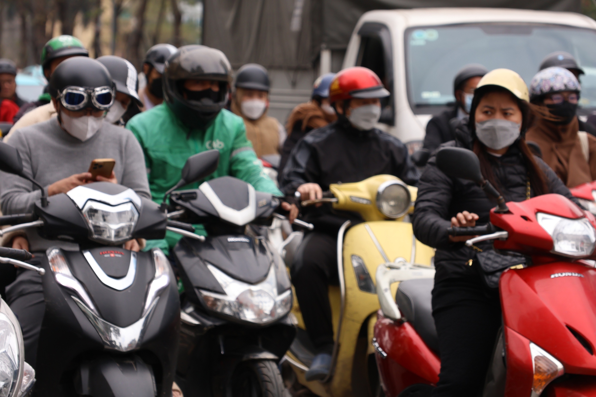 Đang nồm ẩm, miền Bắc bất ngờ đón rét Nàng Bân- Ảnh 1. Đang nồm ẩm, miền Bắc bất ngờ đón rét Nàng Bân- Ảnh 1.