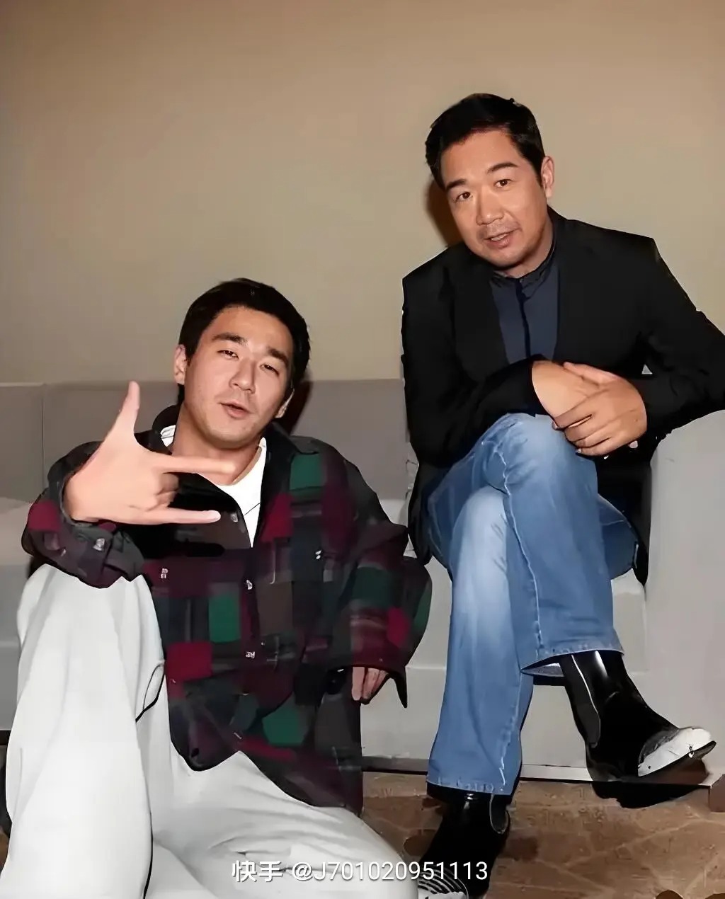 "Con trai Càn Long": Gã quý tử ngỗ ngược của showbiz bị "đuổi" khỏi quê hương, 42 tuổi vẫn sống nhờ tiền chu cấp của bố- Ảnh 3. "Con trai Càn Long": Gã quý tử ngỗ ngược của showbiz bị "đuổi" khỏi quê hương, 42 tuổi vẫn sống nhờ tiền chu cấp của bố- Ảnh 3.