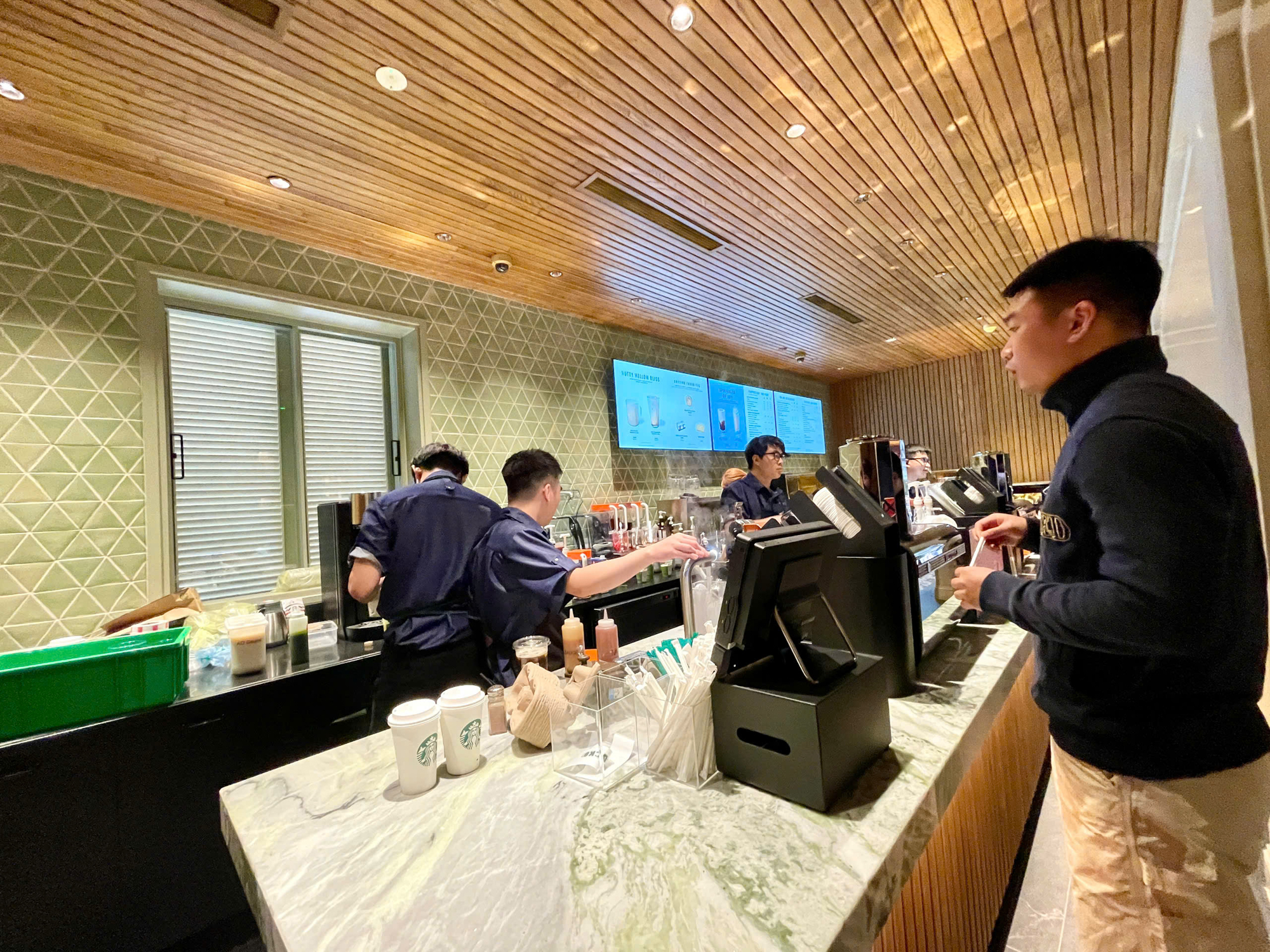 Starbucks mở cửa hàng Reserve Mixology đầu tiên tại Việt Nam, rộng 600m2 gần hồ Gươm, giá thuê mặt bằng không dưới vài trăm triệu đồng/tháng- Ảnh 6.