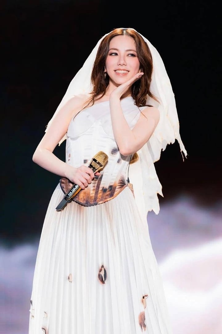 Sao Hoa ngữ 3/3: Hoa hậu Hong Kong mắc bệnh cúm và viêm phổi giống Từ Hy Viên- Ảnh 2.