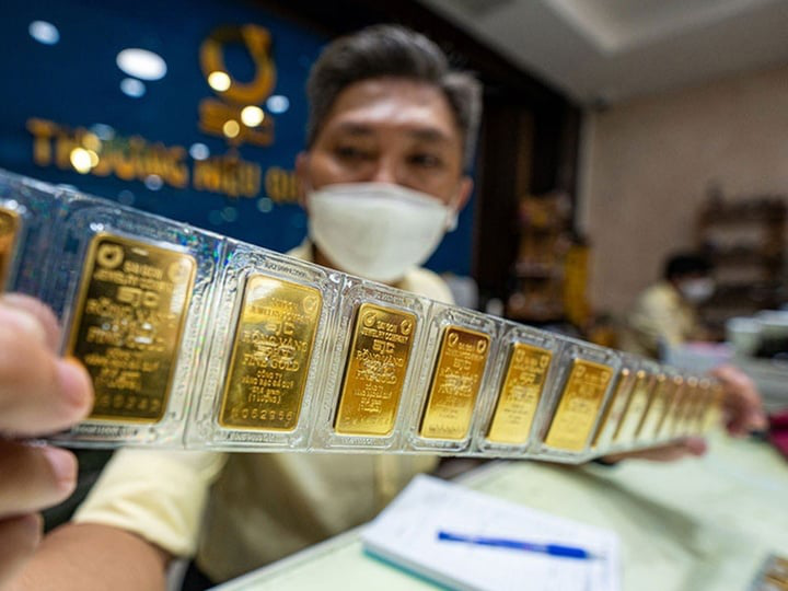 Nên đầu tư vàng hay chứng khoán lúc này?- Ảnh 1.