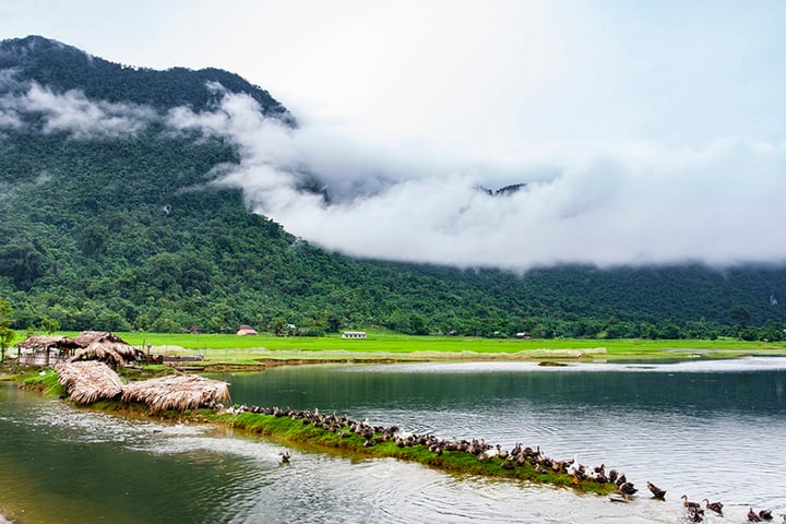 Đến Hà Giang ngắm hồ Noong - chốn 'bồng lai' giữa cao nguyên đá- Ảnh 3. Đến Hà Giang ngắm hồ Noong - chốn 'bồng lai' giữa cao nguyên đá- Ảnh 3.