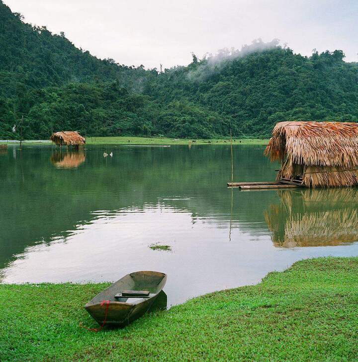 Đến Hà Giang ngắm hồ Noong - chốn 'bồng lai' giữa cao nguyên đá- Ảnh 6. Đến Hà Giang ngắm hồ Noong - chốn 'bồng lai' giữa cao nguyên đá- Ảnh 6.
