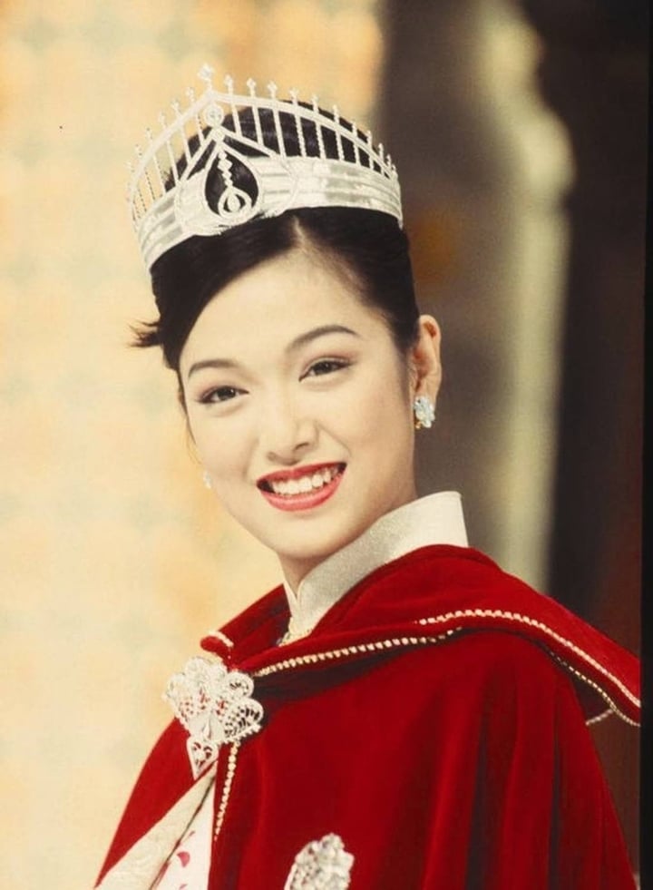 Sao Hoa ngữ 3/3: Hoa hậu Hong Kong mắc bệnh cúm và viêm phổi giống Từ Hy Viên- Ảnh 4.