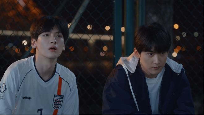 Một thế hệ "những đứa trẻ vàng" đang lặng lẽ chịu tổn thương - Họ không bị đánh mắng, nhưng vẫn mang đầy vết thương lòng- Ảnh 3.