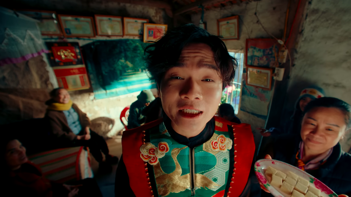 Từ những bức tranh Đông Hồ đến MV Bắc Bling của Hòa Minzy: Cuốn “sách mẫu” trong việc khai thác yếu tố văn hóa dân tộc vào âm nhạc!- Ảnh 15.