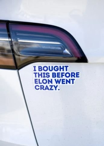 Thời tàn của Tesla: Bị đồng loạt tẩy chay, dân biểu tình kêu gào bán cổ phiếu vì căm ghét Elon Musk- Ảnh 2.