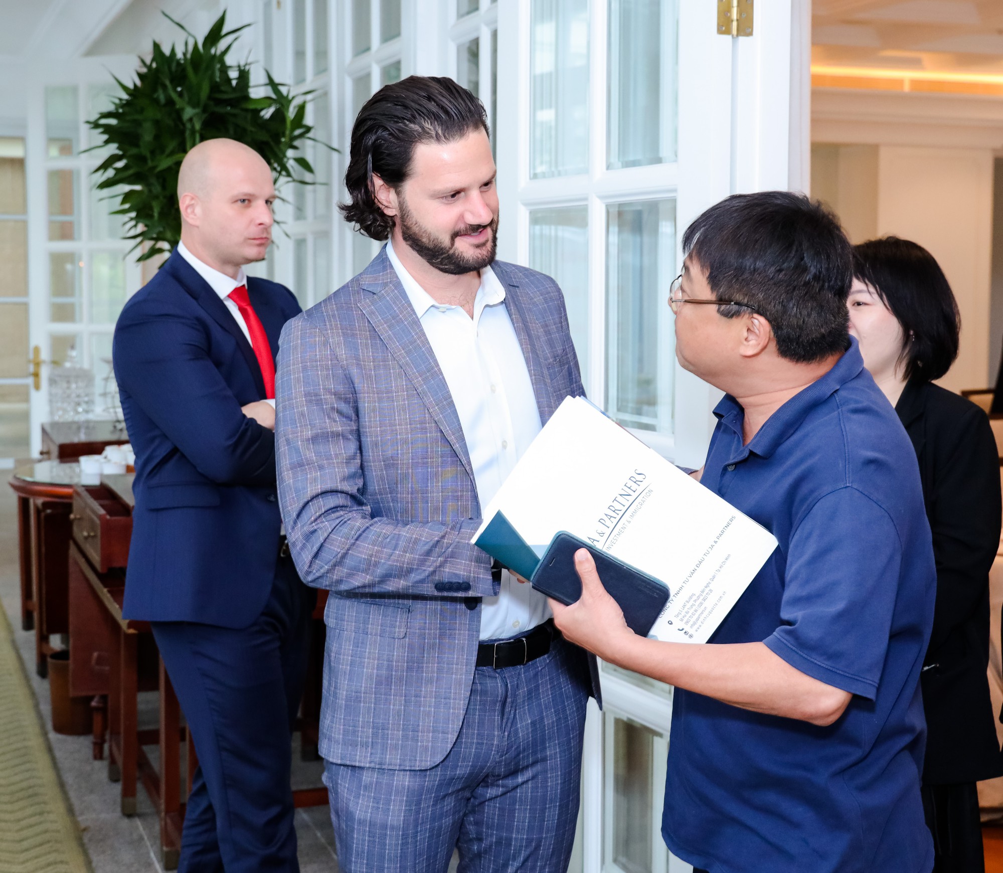 Miệt mài kiến tạo con đường công dân toàn cầu, đưa người Việt vươn tầm thế giới- Ảnh 2.