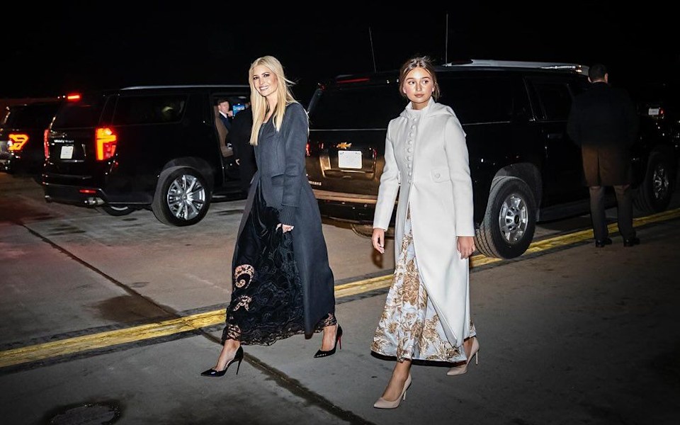 "Tiểu công chúa Nhà Trắng" gây choáng với chiều cao nổi bật bên mẹ Ivanka Trump, nhan sắc tuổi 13 ngày càng thăng hạng- Ảnh 4.