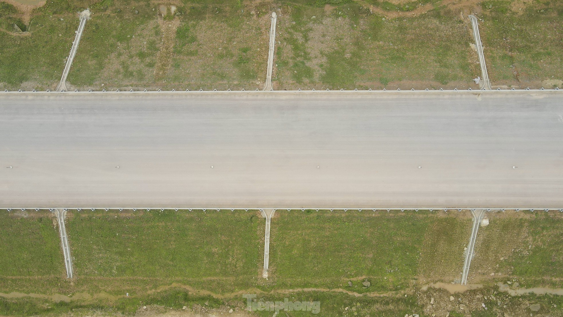 Diện mạo tuyến cao tốc hơn 9.700 tỷ qua Hà Tĩnh gần về đích- Ảnh 8.