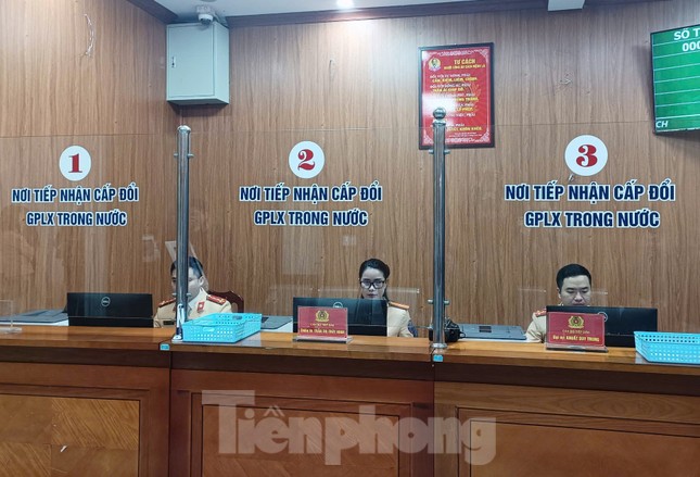 Trong thời gian chờ cấp, đổi giấy phép lái xe có được điều khiển phương tiện?- Ảnh 1. Trong thời gian chờ cấp, đổi giấy phép lái xe có được điều khiển phương tiện?- Ảnh 1.