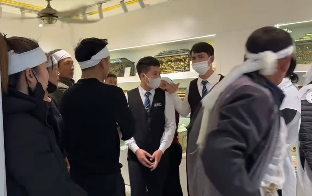 Vụ đài hóa thân bị tố "chặt chém": Yêu cầu công khai số điện thoại đường dây nóng- Ảnh 3.