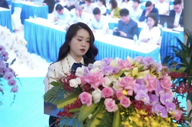 Những cô gái có bố mẹ là tỷ phú Việt Nam, gen Z vừa học xong đã nắm trong tay cả nghìn tỷ- Ảnh 7. Những cô gái có bố mẹ là tỷ phú Việt Nam, gen Z vừa học xong đã nắm trong tay cả nghìn tỷ- Ảnh 7.