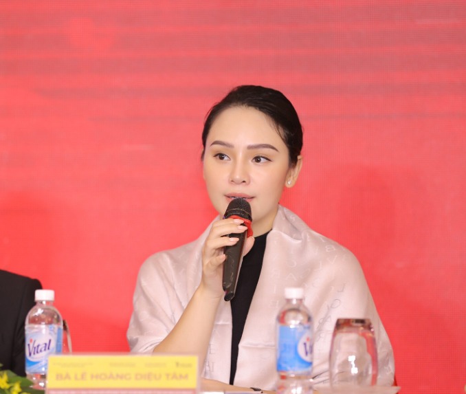Những cô gái có bố mẹ là tỷ phú Việt Nam, gen Z vừa học xong đã nắm trong tay cả nghìn tỷ- Ảnh 1. Những cô gái có bố mẹ là tỷ phú Việt Nam, gen Z vừa học xong đã nắm trong tay cả nghìn tỷ- Ảnh 1.