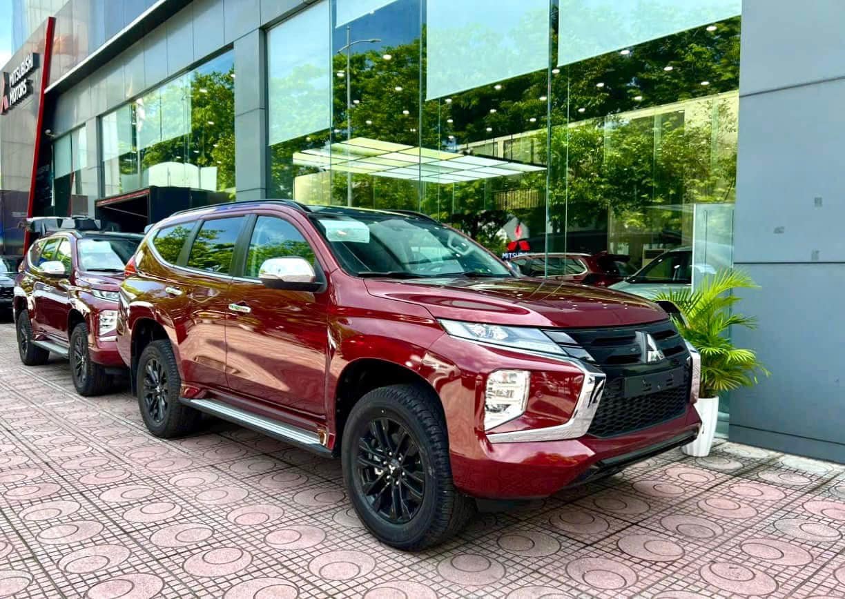 Mitsubishi Việt Nam ‘bỏ rơi’ Pajero Sport, Outlander: Có điểm hơn đối thủ nhưng số đông không mặn mà- Ảnh 6. Mitsubishi Việt Nam ‘bỏ rơi’ Pajero Sport, Outlander: Có điểm hơn đối thủ nhưng số đông không mặn mà- Ảnh 6.