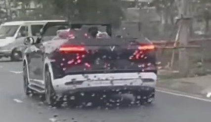 'VinFast VF 9 mui trần lần' đầu lộ diện: Mặt trước có điểm mới lạ, màu sơn hé lộ mục đích sử dụng đặc biệt- Ảnh 4. 'VinFast VF 9 mui trần lần' đầu lộ diện: Mặt trước có điểm mới lạ, màu sơn hé lộ mục đích sử dụng đặc biệt- Ảnh 4.