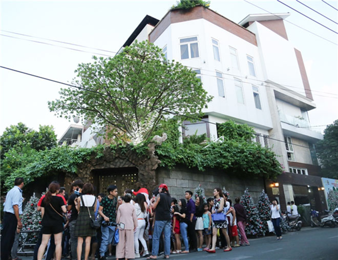 Đàm Vĩnh Hưng tuyên bố không bán biệt thự nữa, nhờ “anh em gỡ bài”- Ảnh 1.