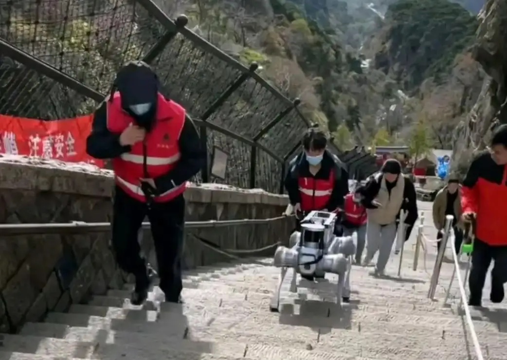 ‘Nghề tổ’ có lịch sử 1000 năm của Trung Quốc điêu đứng vì sự xuất hiện của AI, khiến nhân viên đang bỏ túi bộn tiền bỗng dưng thất nghiệp, ngồi thở vắn than dài cả ngày- Ảnh 3.