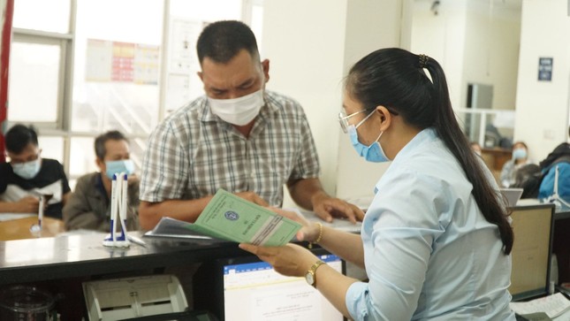 Rút bảo hiểm xã hội 1 lần, người lao động có thể ‘mất trắng’ lương hưu và loạt chế độ- Ảnh 1.