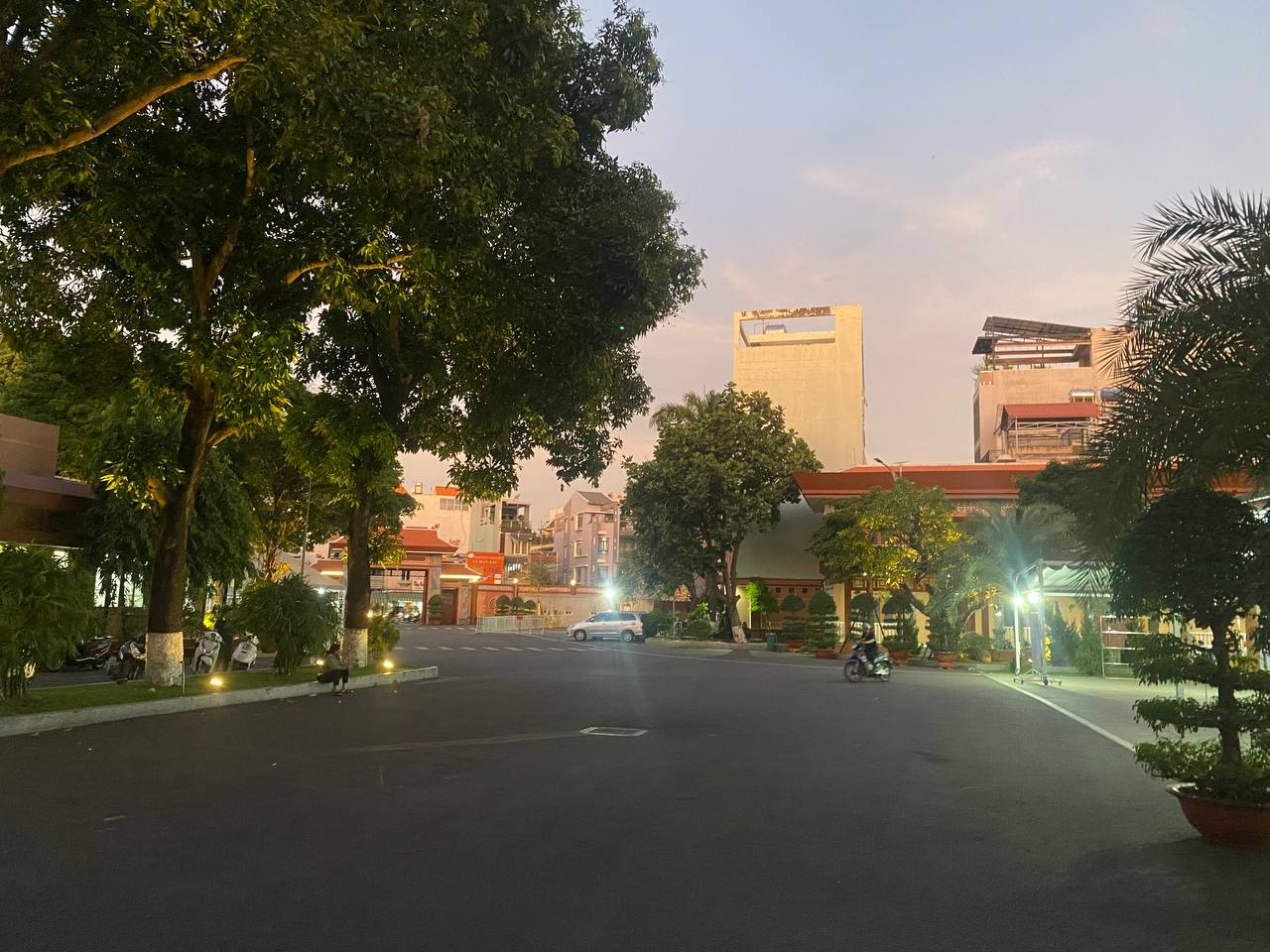 Trước tang lễ diễn viên Quý Bình: Vợ thất thần cùng người thân lo hậu sự, thông báo thêm 1 quy định mới- Ảnh 5. Trước tang lễ diễn viên Quý Bình: Vợ thất thần cùng người thân lo hậu sự, thông báo thêm 1 quy định mới- Ảnh 5.