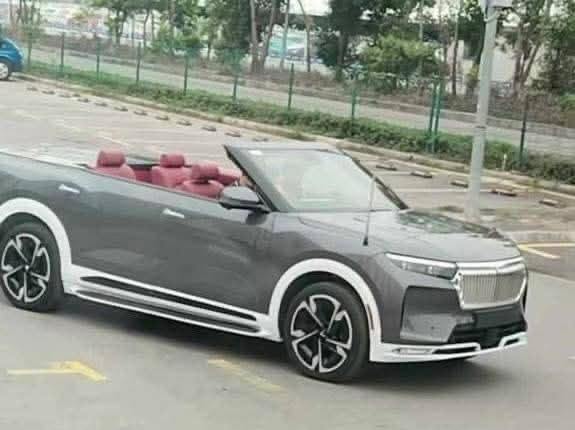 'VinFast VF 9 mui trần lần' đầu lộ diện: Mặt trước có điểm mới lạ, màu sơn hé lộ mục đích sử dụng đặc biệt- Ảnh 3. 'VinFast VF 9 mui trần lần' đầu lộ diện: Mặt trước có điểm mới lạ, màu sơn hé lộ mục đích sử dụng đặc biệt- Ảnh 3.