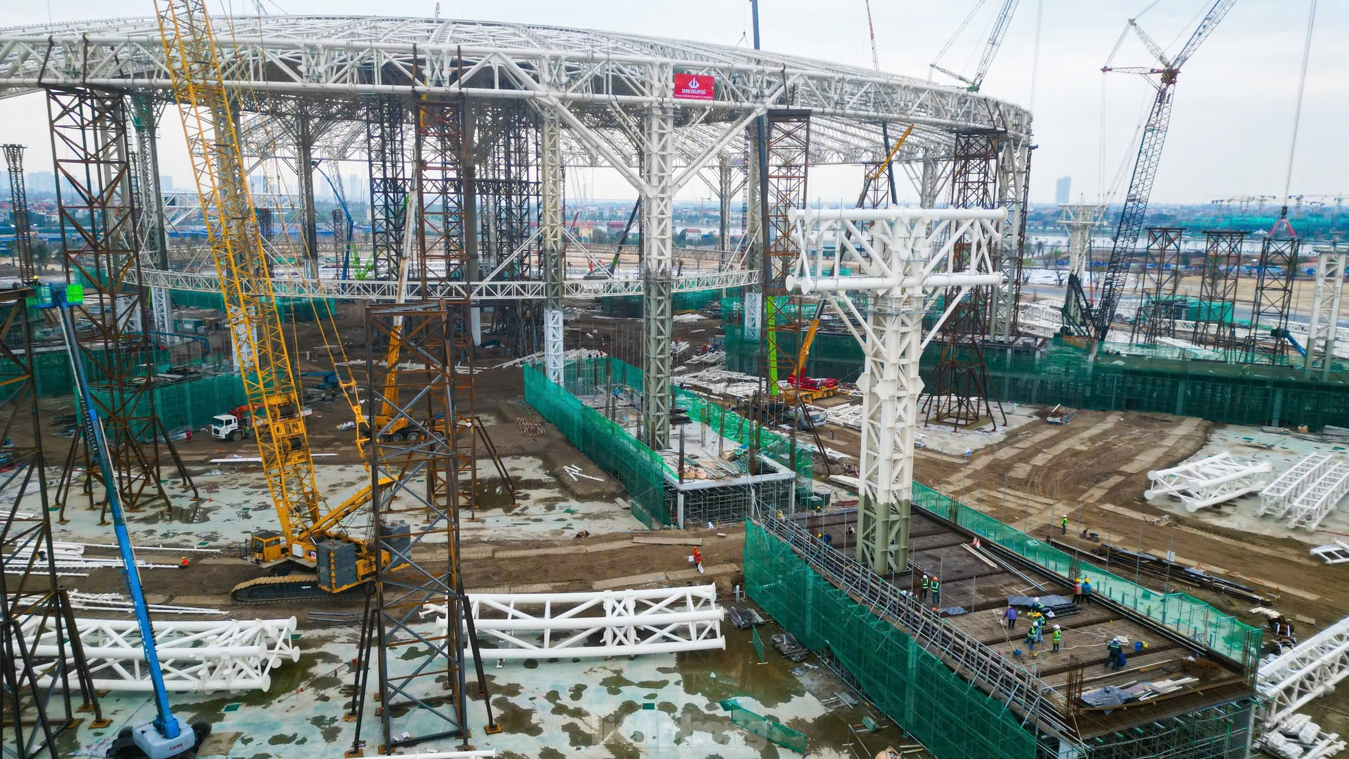 Trung tâm hội chợ Triển lãm Quốc gia hơn 7.000 tỷ đồng dần lộ hình hài- Ảnh 5.