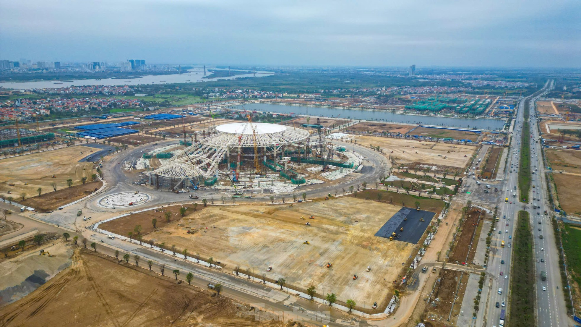 Trung tâm hội chợ Triển lãm Quốc gia hơn 7.000 tỷ đồng dần lộ hình hài- Ảnh 1.