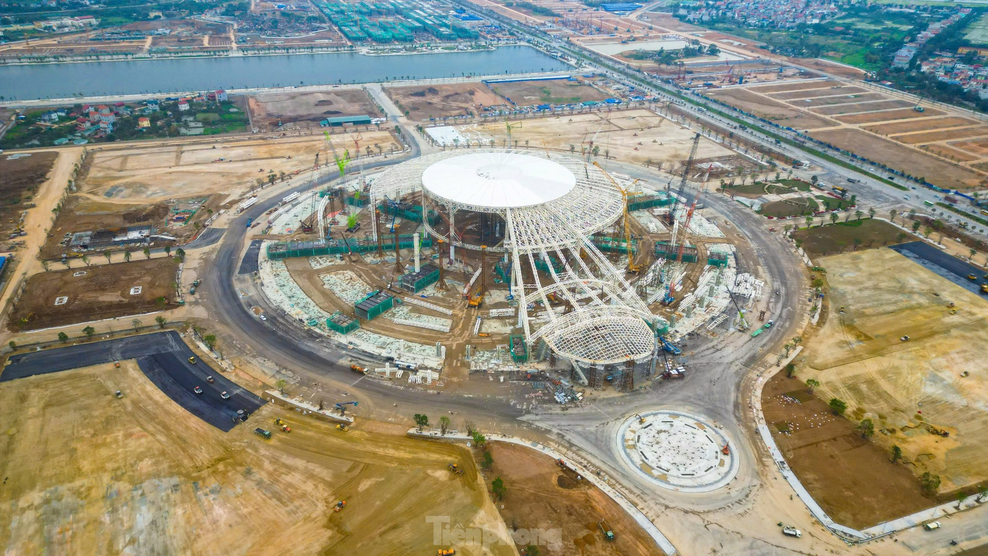 Trung tâm hội chợ Triển lãm Quốc gia hơn 7.000 tỷ đồng dần lộ hình hài- Ảnh 2.