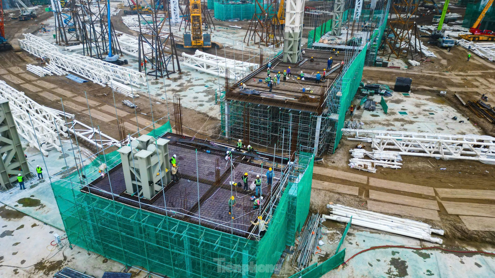 Trung tâm hội chợ Triển lãm Quốc gia hơn 7.000 tỷ đồng dần lộ hình hài- Ảnh 7.